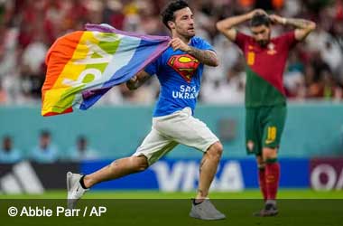 Mari Ferri protesting on the pitch during Portugal vs. Uruguay at Qatar 2022