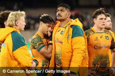 Will Skelton consoling team mates after Wallabies loss to the All Blacks in Bledisloe Cup 2023