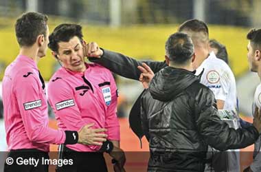 Halil Umut Meler is punched by MKE Ankaragucu president Faruk Koca