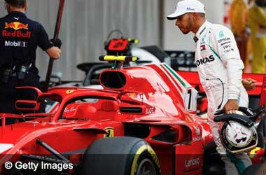 Lewis Hamilton has a quick look at Ferrari's F1 Car