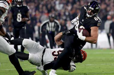 Logan Wilson (Cincinnati Bengals) hip-drop tackles Mark Andrews (Baltimore Ravens)