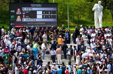 Climate Protesters Interrupt Keys vs. Carstea Italian Open Match