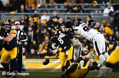 Texans Reach 10-Win Streak Overwhelming Steelers 30-6 in Wild Card Game