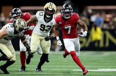Bijan Robinson scores one of two touchdowns against Atalanta Falcons during the 2026 NFL Season