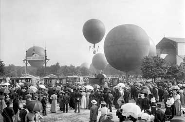 Ballooning at Paris 1900