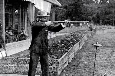 Leon de Lunden, Live Pigeon Shooting at Paris 1900